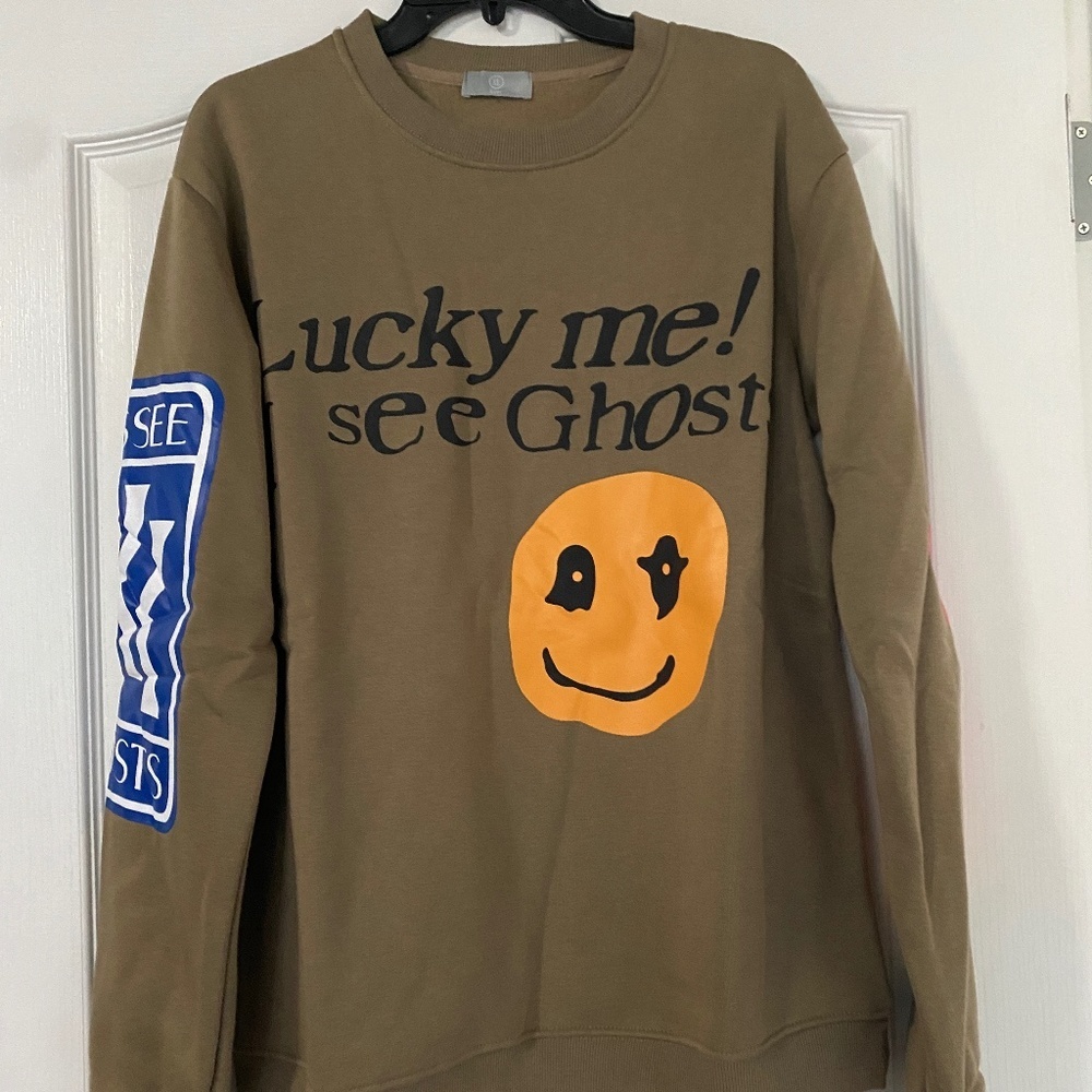 'Lucky Me!' Olive Graphic Crewneck Sweatshirt